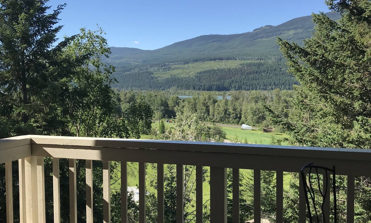 Parson House | Cozy Farmhouse Suite with Amazing river access