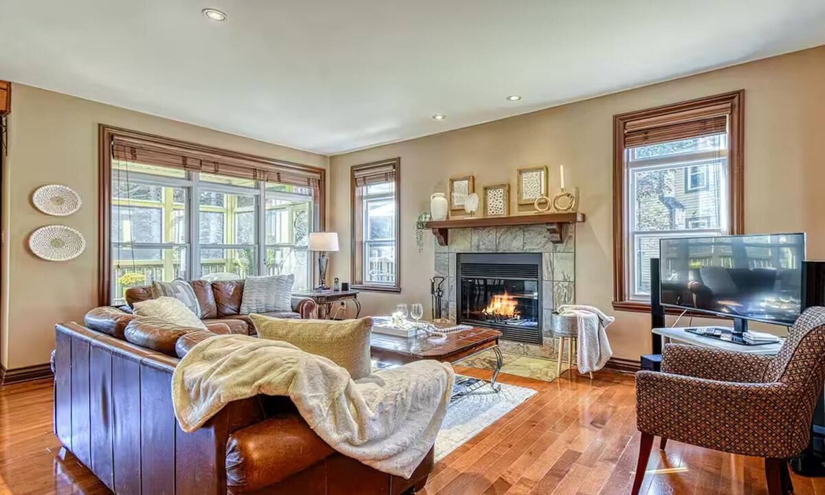 Mont-Tremblant House | Cozy Golf Tremblant Cottage - SPA + Billard Table