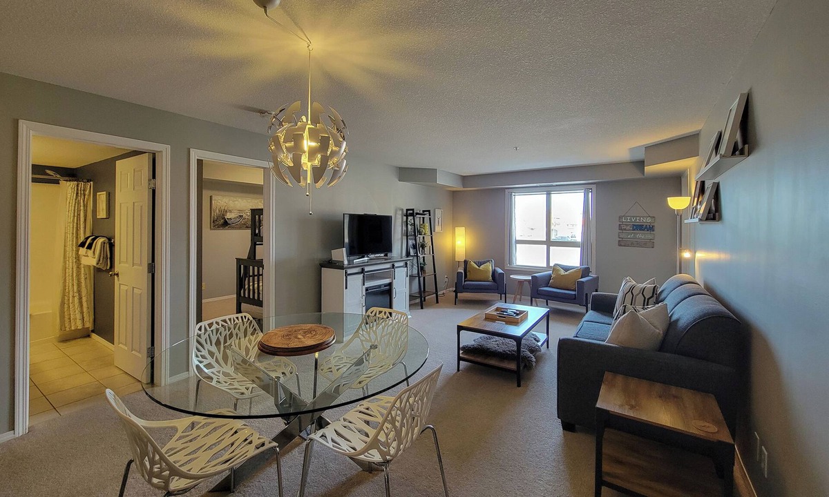 Invermere Condo | Cozy Invermere Condo by the water