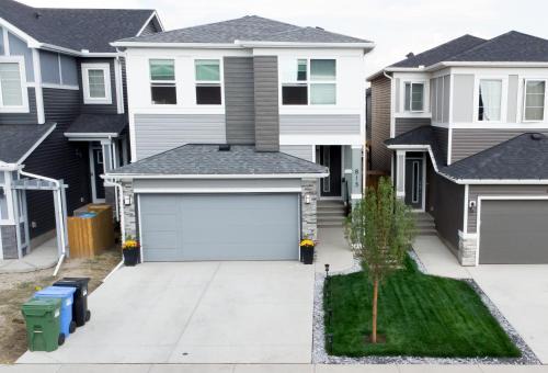 Southeast Calgary Apartment | Cozy Luxe 1BR Suite