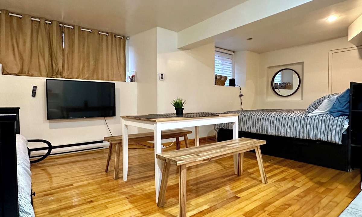 Shaughnessy Village Apartment | Cozy Modern Apartment Downtown Montreal!