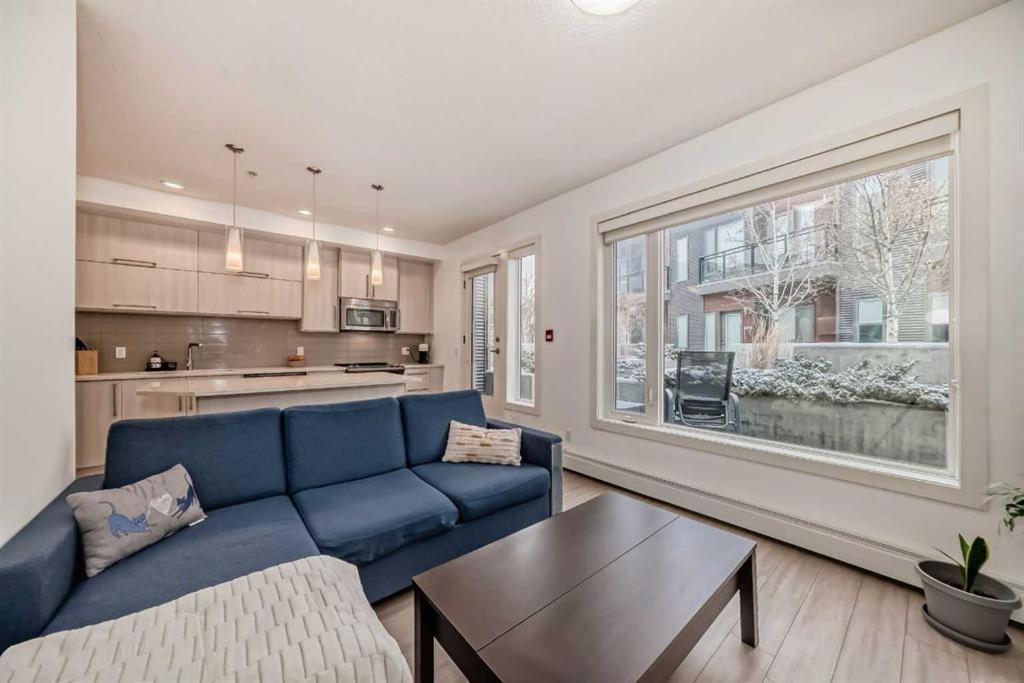 Southwest Calgary Apartment | Cozy Modern Mission 1 BR 5minDT Heated Prk SPA