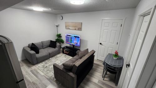 Regina Apartment | Cozy Oasis in the Greens