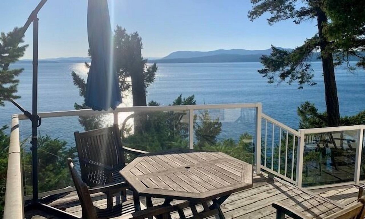 Pender Island Cottage | Cozy Pender Island Waterfront Cottage