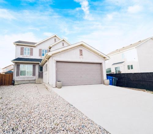 Transcona House | Cozy Prairie Mansion