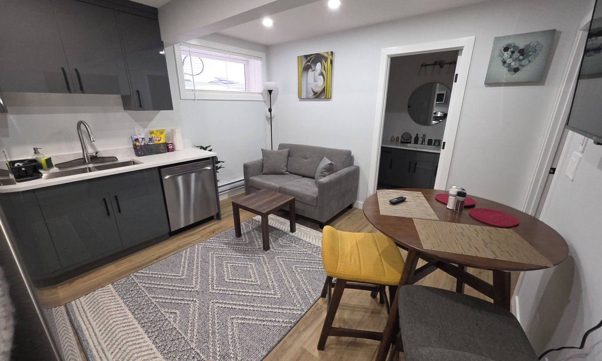 Saskatoon House | Cozy & Private 1BR Suite in Brighton