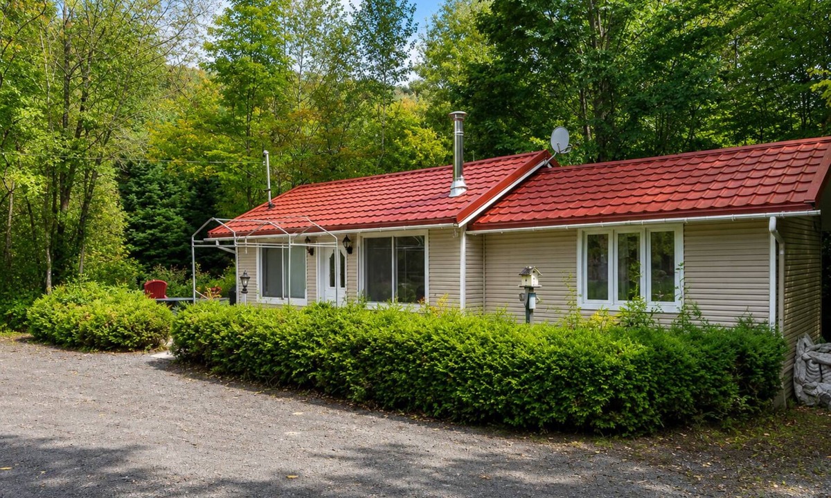 Val Morin Ski Chalet | Cozy Secluded Chalet with Hot Tub Surrounded by Nature