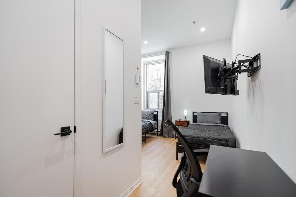 Quartier des Spectacles Apartment | Cozy Studio Downtown MTL for 3 with Free private Parking