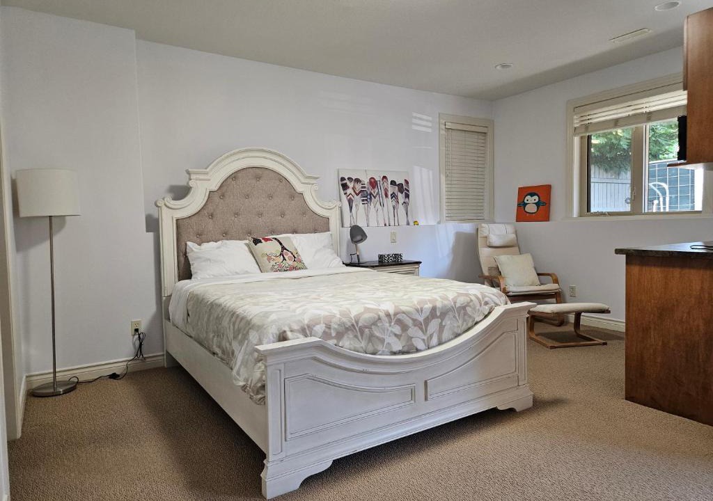 Southwest Mission Bed & Breakfast | Cozy Studio Room in Upper Mission, Kelowna