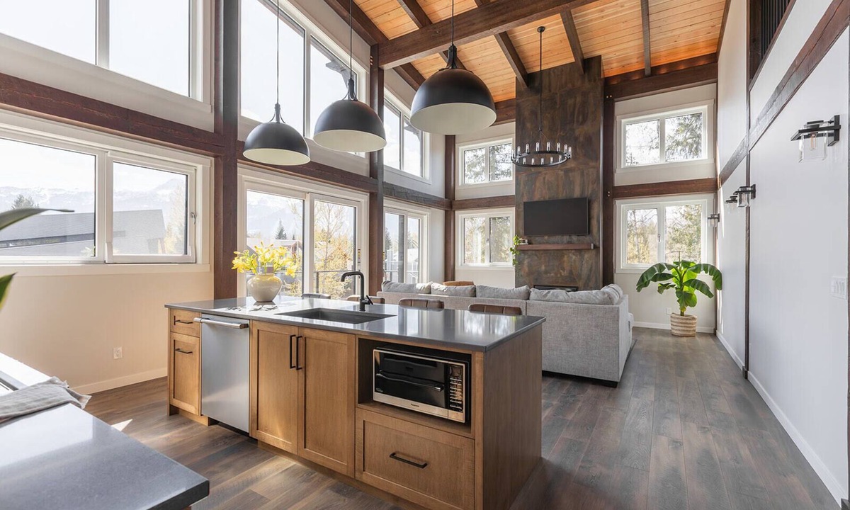Revelstoke House | Cozy Timberframe Holiday Home