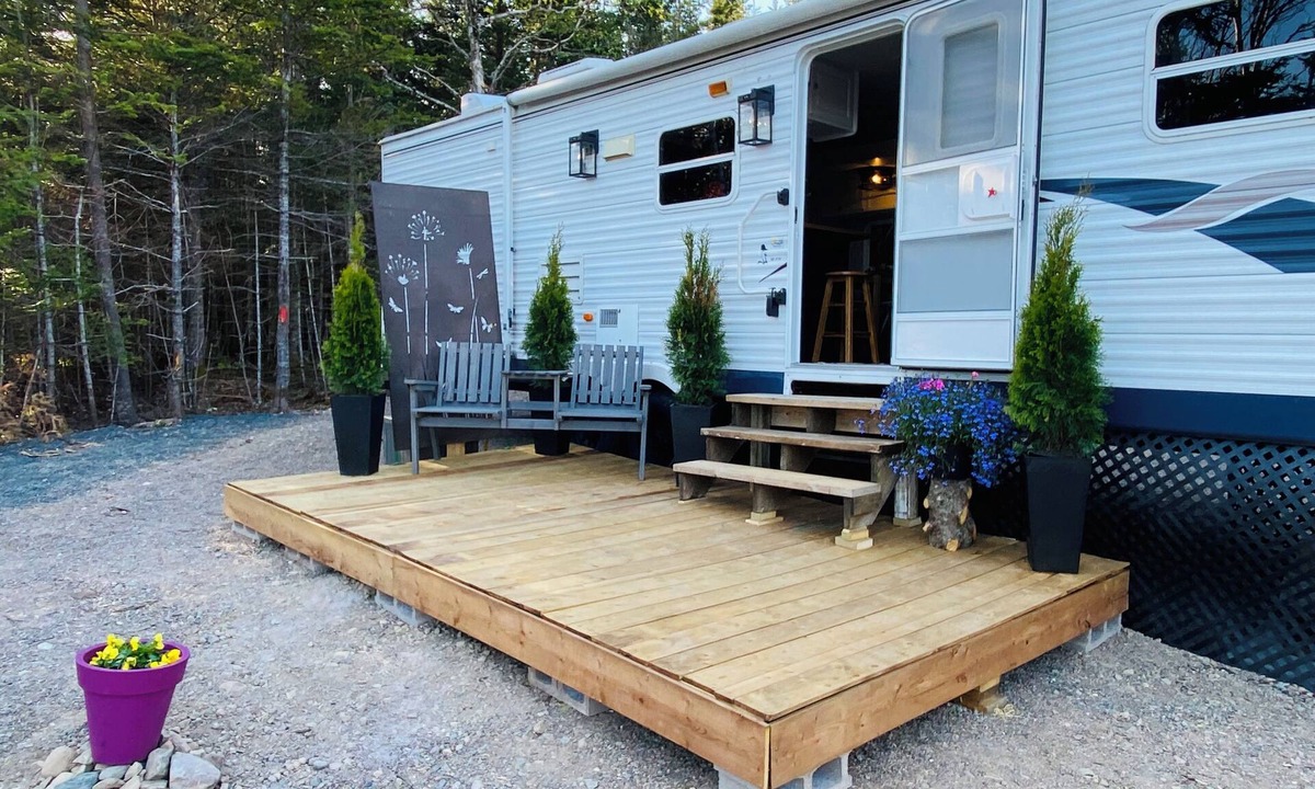 Lepreau House | Cozy waterfront property nestled amongst spruce trees. Pet friendly.
