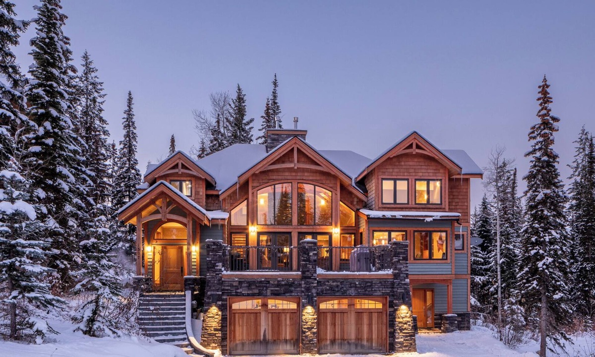 Golden Ski Chalet | Creekside Chalet: 7-bedroom luxury mountain home