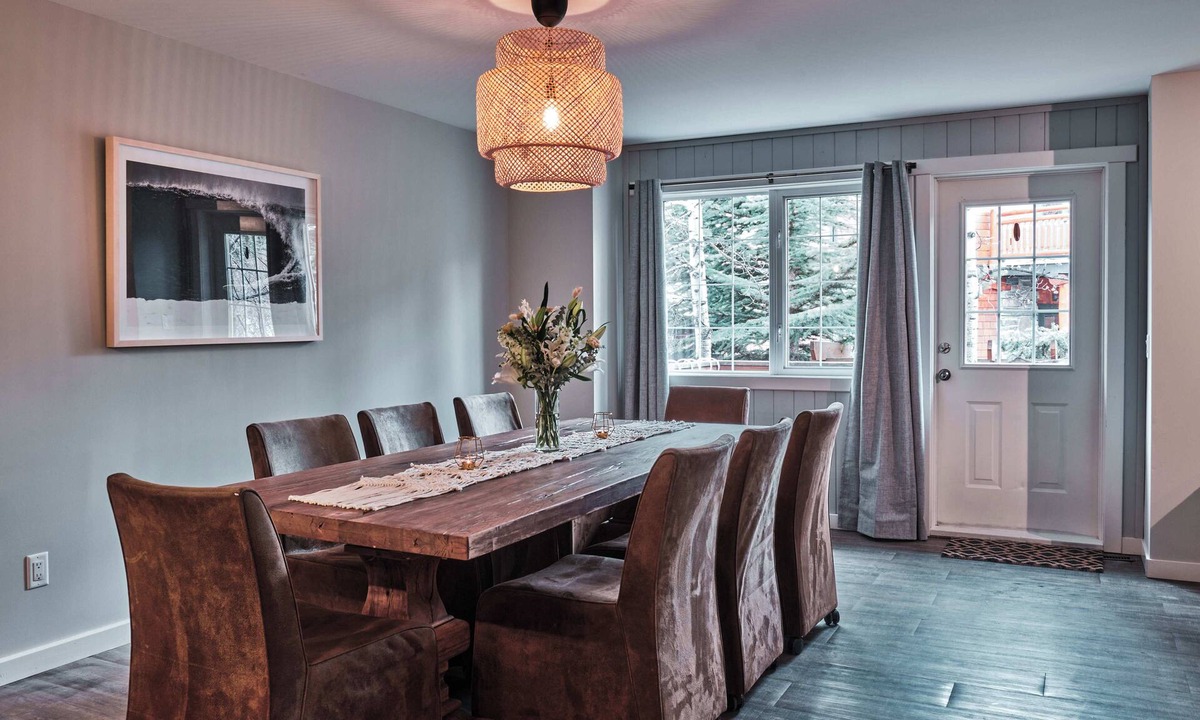 Eagle Terrace Hotel | Creekside Villa Family Suite in Canmore