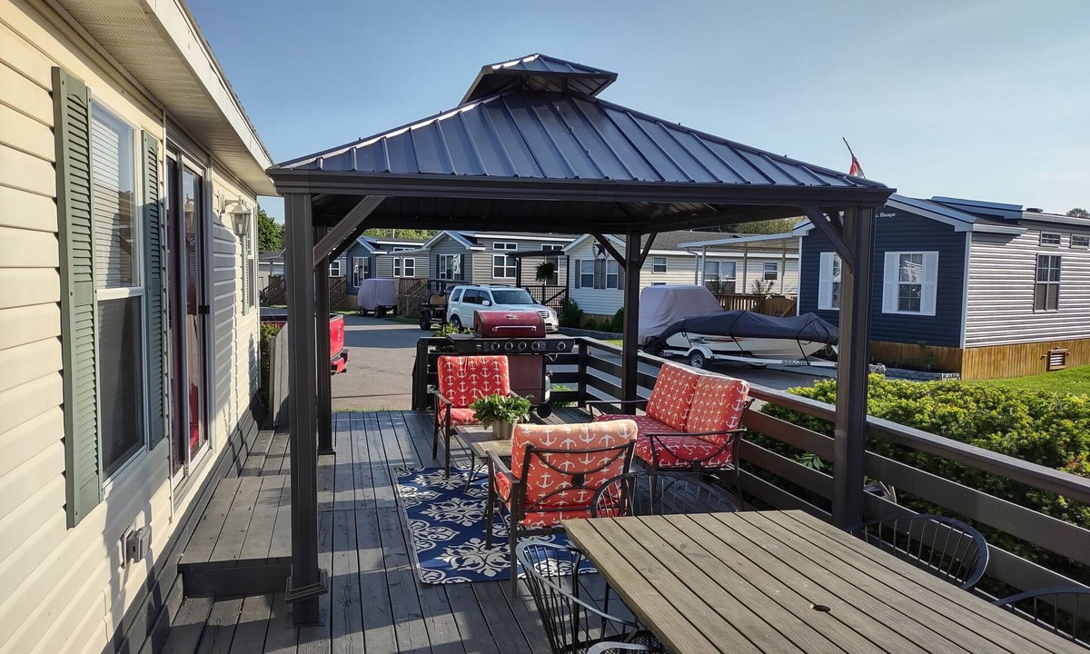 Sherkston Cottage | Cruise Sherkston in Style! 3-Bedroom Trailer Near Amenities w/Golf Cart