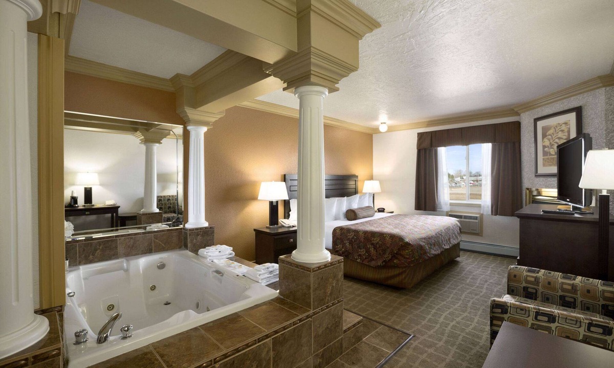 High Level Hotel | Days Inn by Wyndham High Level