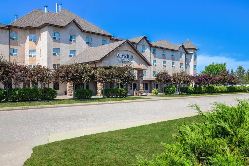 West Edmonton Hotel | Days Inn & Suites by Wyndham West Edmonton