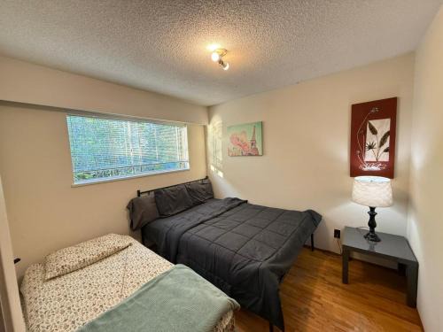 Sunset House | Deluxe Private Family Queen Room