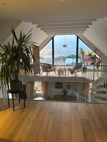 Mivagur House | Design Villa with Panoramic Views & Large Windows