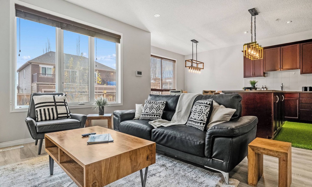 Airdrie House | Detached 3BR Home, Garage, Yard, Fireplace