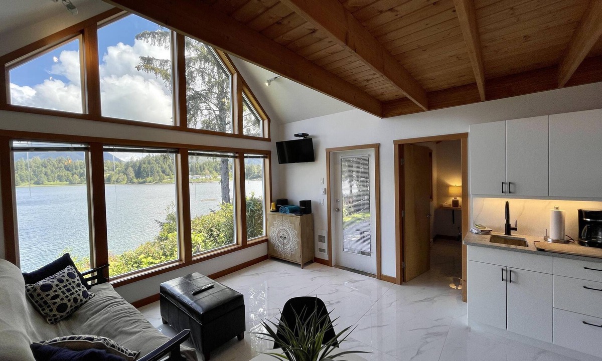 Ucluelet Hotel | Doc Holiday Cabin