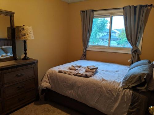 St. Catharines House | Doctors Lounge - An Executive Home in Niagara