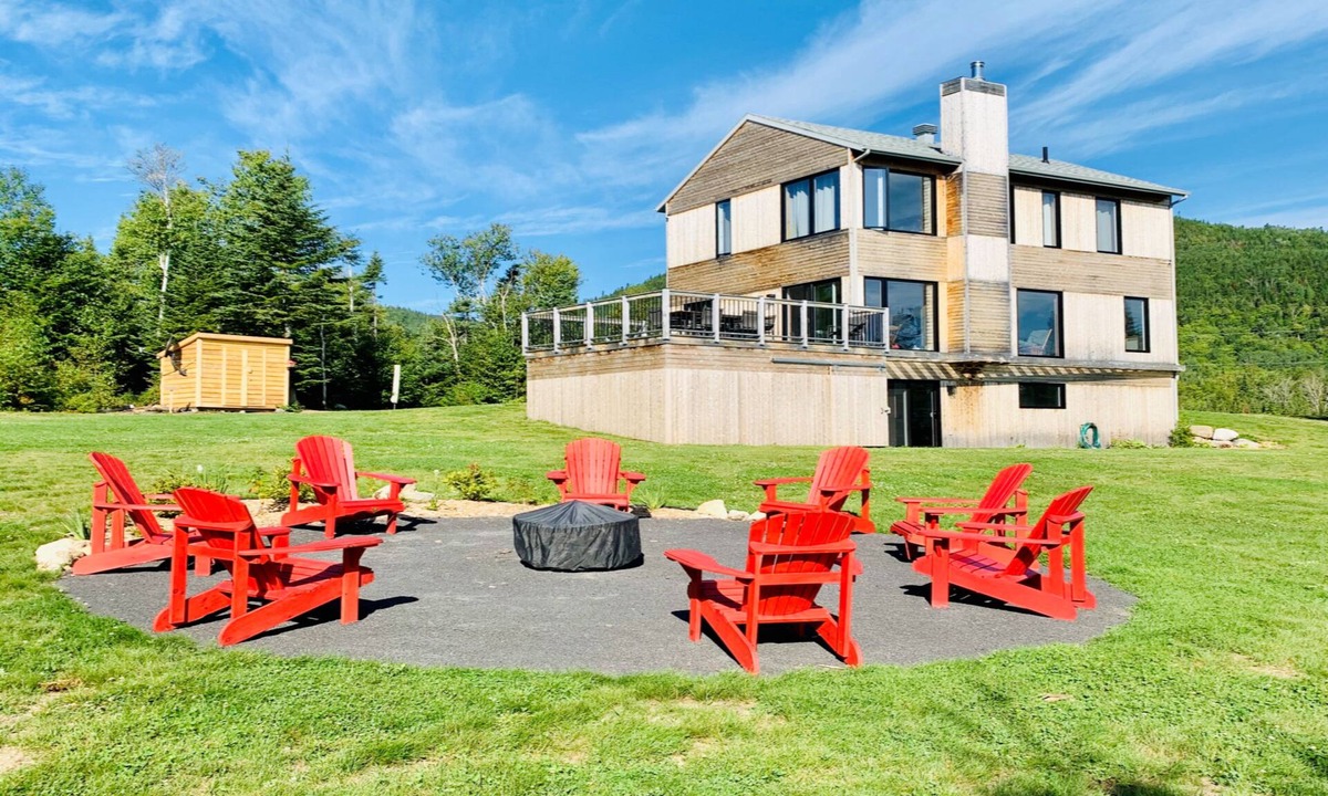 Les Eboulements House | Dominated by the heights and the river