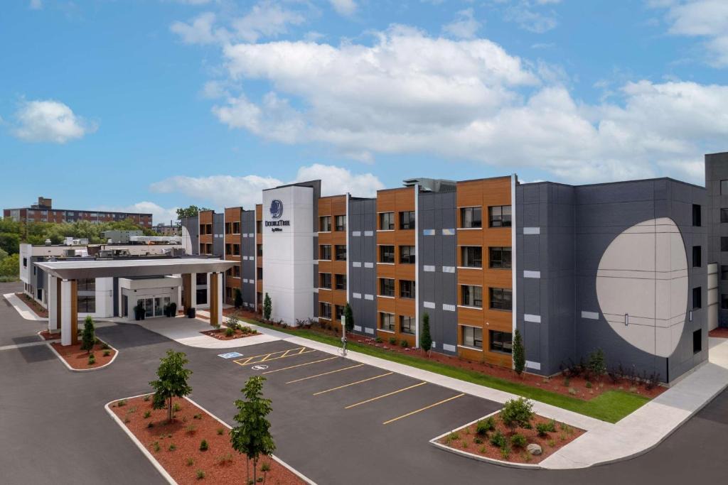 Kingston Hotel | DoubleTree by Hilton Kingston - Newly Renovated