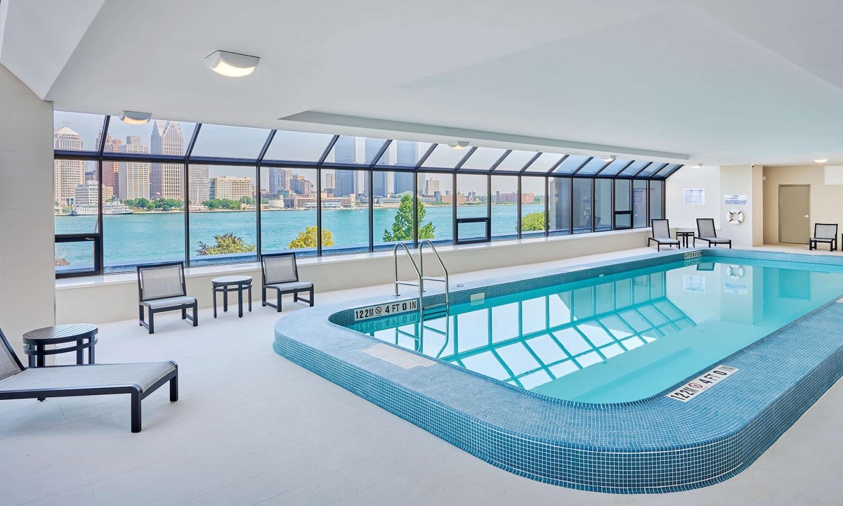 Windsor Hotel | DoubleTree by Hilton Windsor Hotel & Suites
