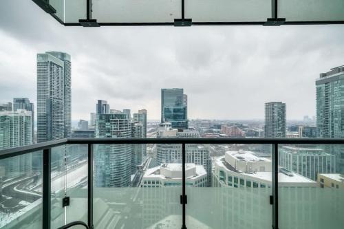 Toronto Entertainment District House | Downtown 1BR Condo WIFI Balcony plus City Views