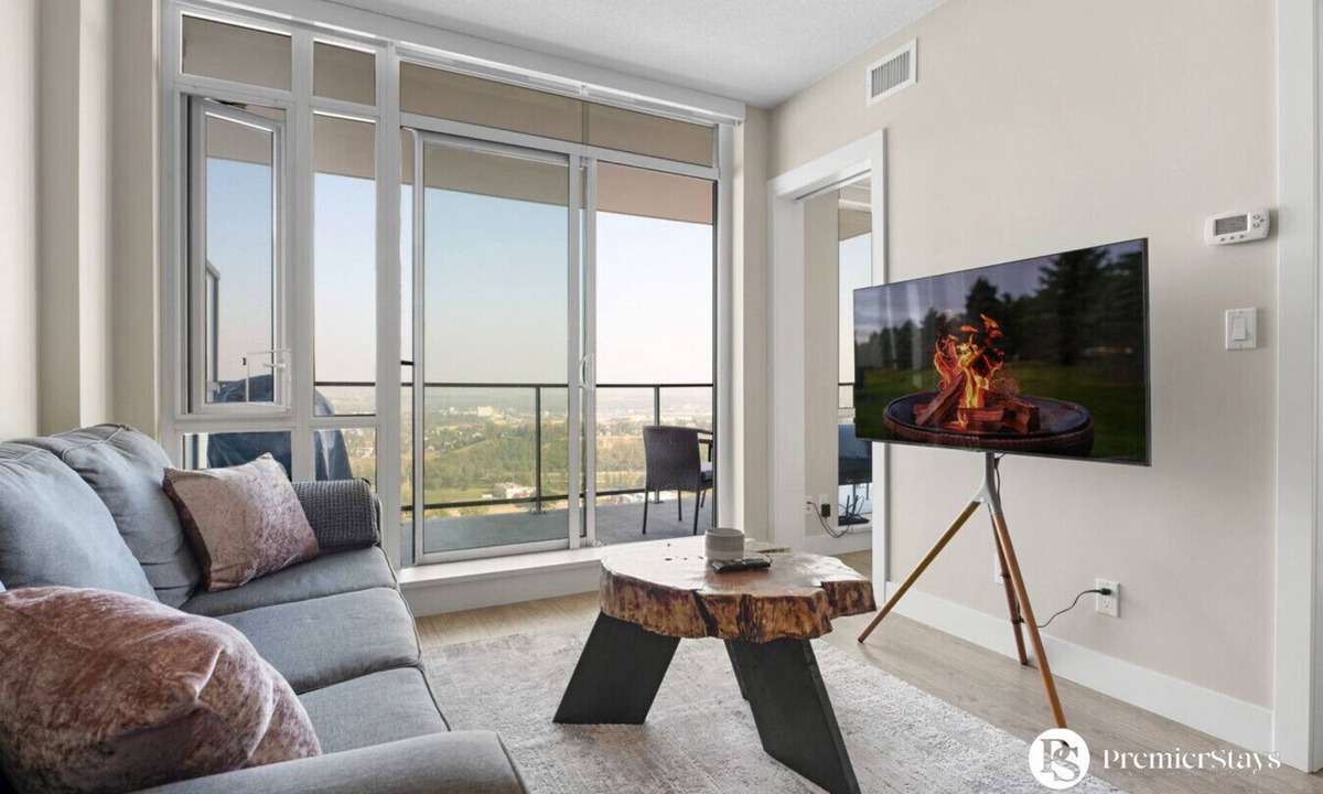 Victoria Park Condo | Downtown 28th FL| Pet Friendly | Heated Parking