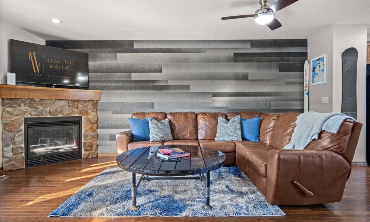 Invermere Apartment | Downtown Basecamp | Stylish | Games Room