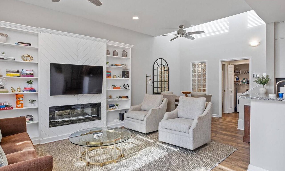 Downtown Condo | Downtown Condo - 2BR, 2BA, Walk to Everything!