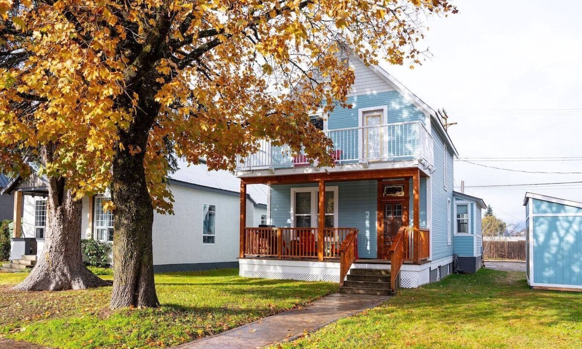 Revelstoke House | Downtown Home. Private Hot tub. Walkable location.