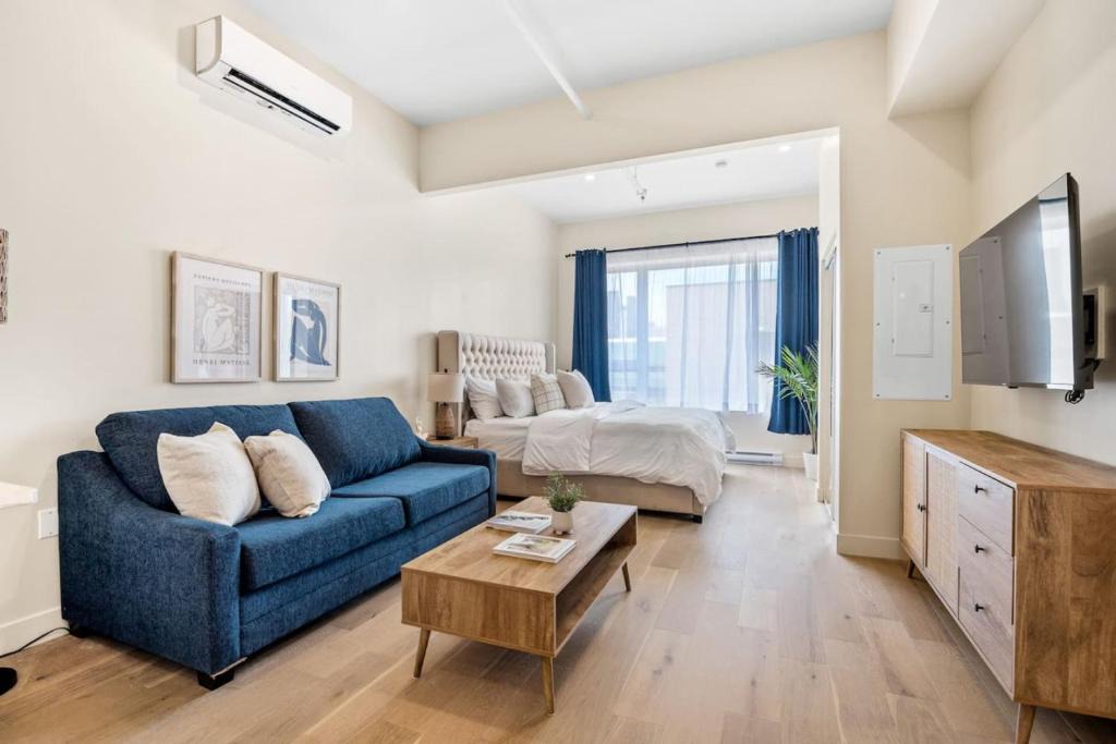 Gay Village Apartment | DownTown King Suite
