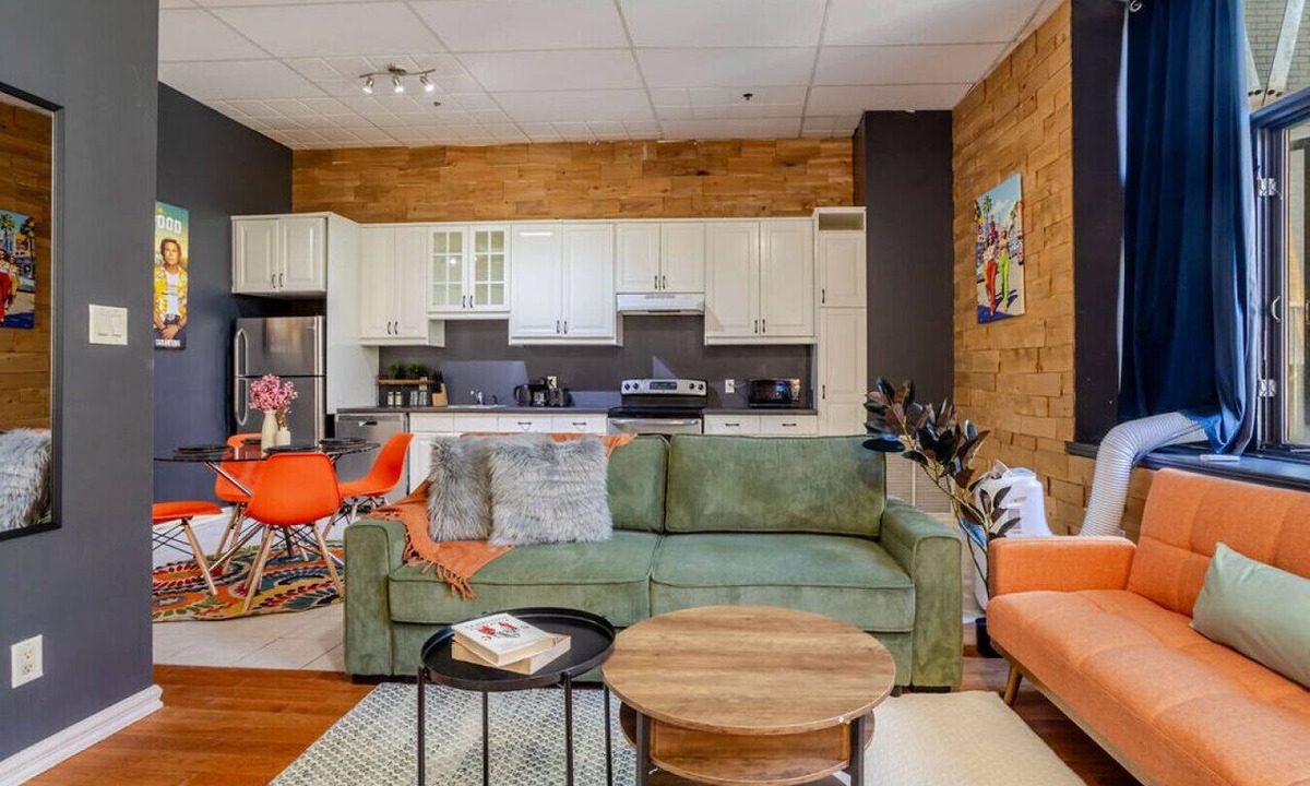 Old Montreal Apartment | Downtown Luxe Loft Retreat
