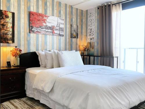 Garden District House | Downtown Toronto Condo with Balcony & Workspace