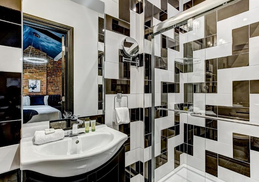 Golden Square Mile House | Dr Penfield Studio Deluxe Queen