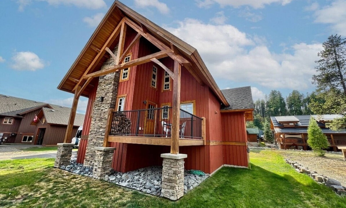 East Kootenay House | Dreamcatcher Mountain Cabin - Ski-Bike-Golf-Relax