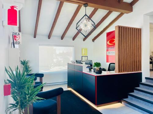 Brossard Cabin | Econo Lodge Montreal-Brossard