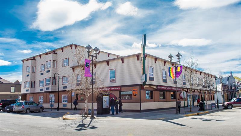 Whitehorse Hotel | Edgewater Hotel