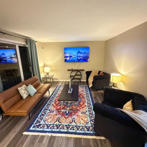 Northeast Edmonton Ski Chalet | Edmonton three bedrooms two baths 5 beds