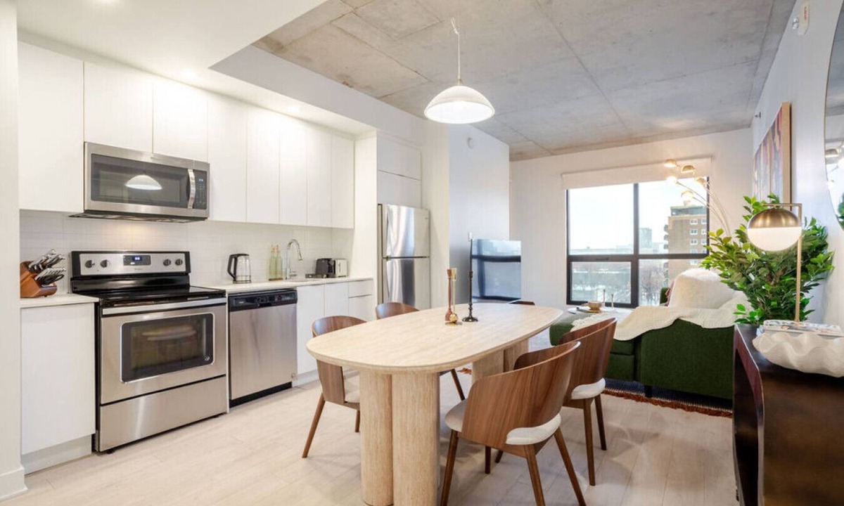 Quartier des Spectacles Apartment | Elegant Montréal Retreat | Free Parking
