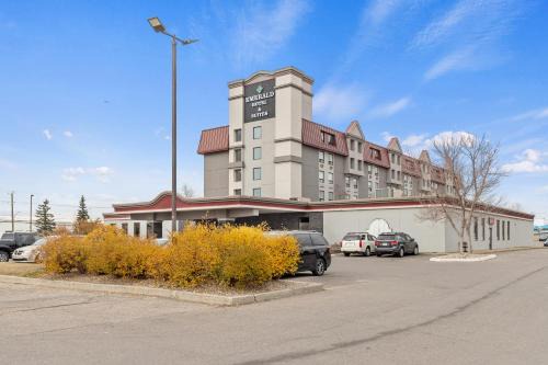 Calgary Hotel | Emerald Hotel & Suites Calgary Airport