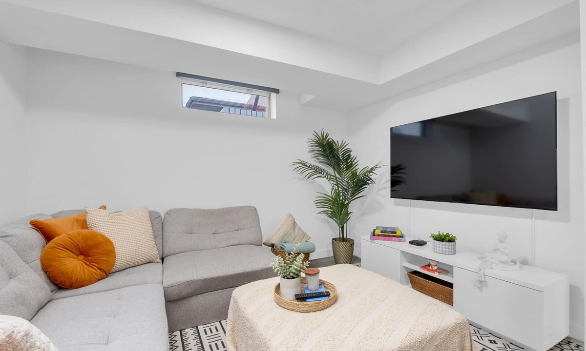 Forest Lawn House | Entire Luxury Guest Suite: Beautiful Oasis