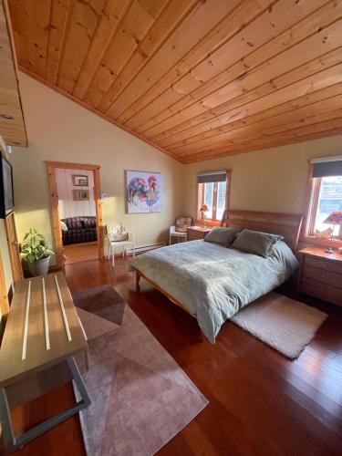 Mont-Tremblant Bed & Breakfast | Entre Pierre et Bois - B&B - Couette et Café