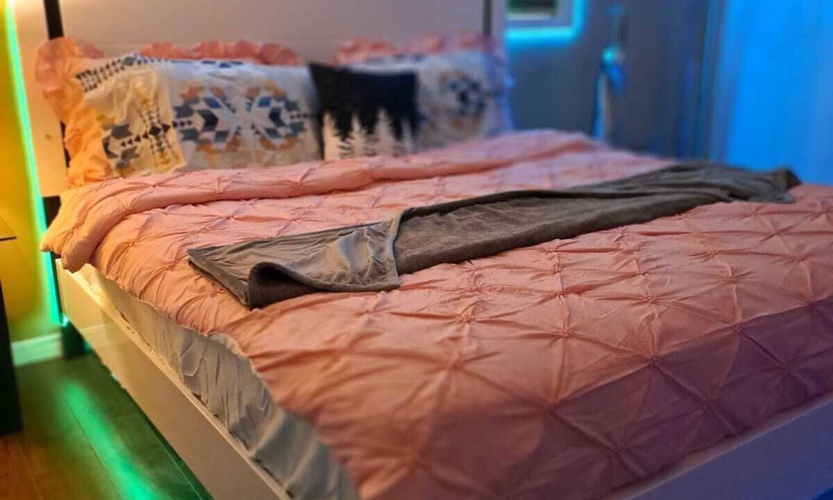 Grande Prairie House | Enya's place,Hot tub,AC,Pet friendly