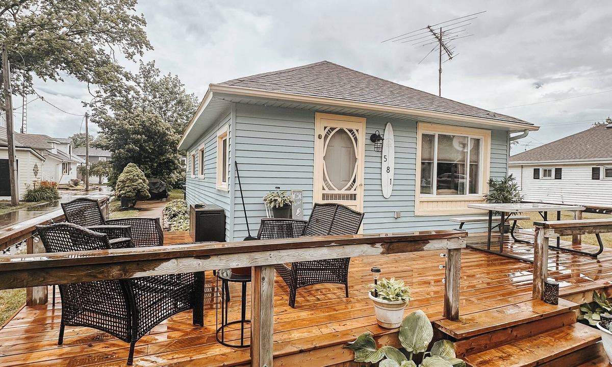 Ruthven Cottage | Escape to Paradise on 5th in Kingsville — a cozy bungalow cottage.