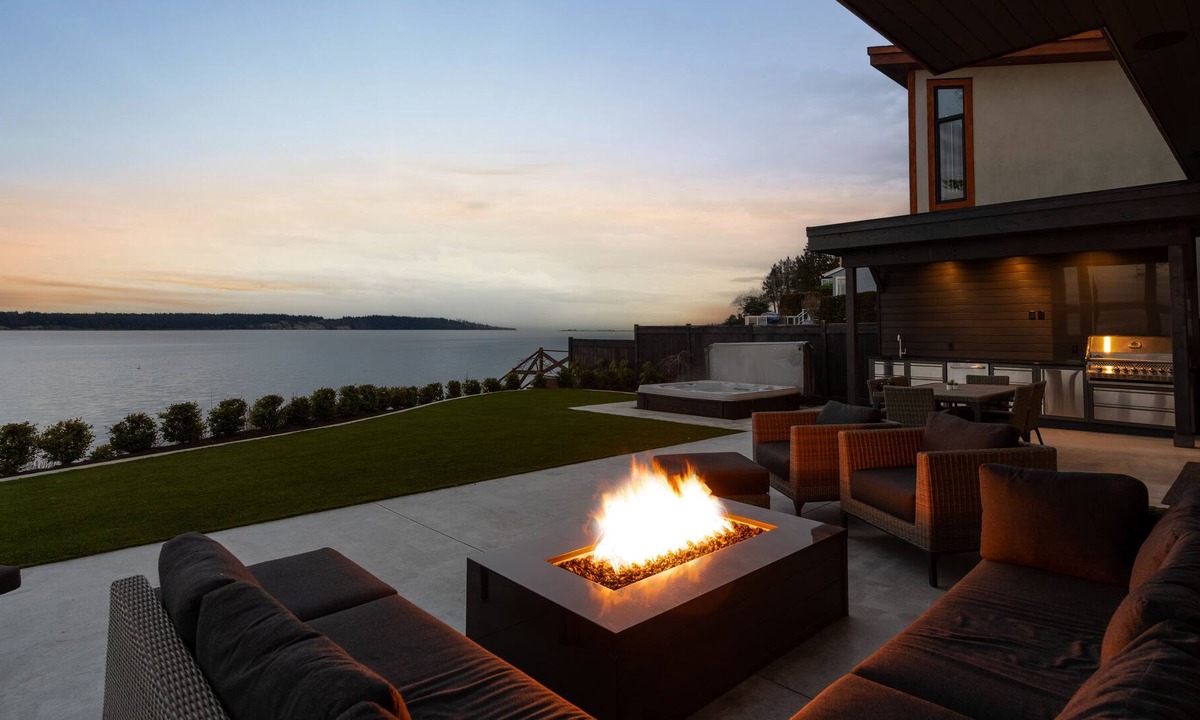 Sidney House | Exceptional Modern 3 bedroom Oceanfront Home
