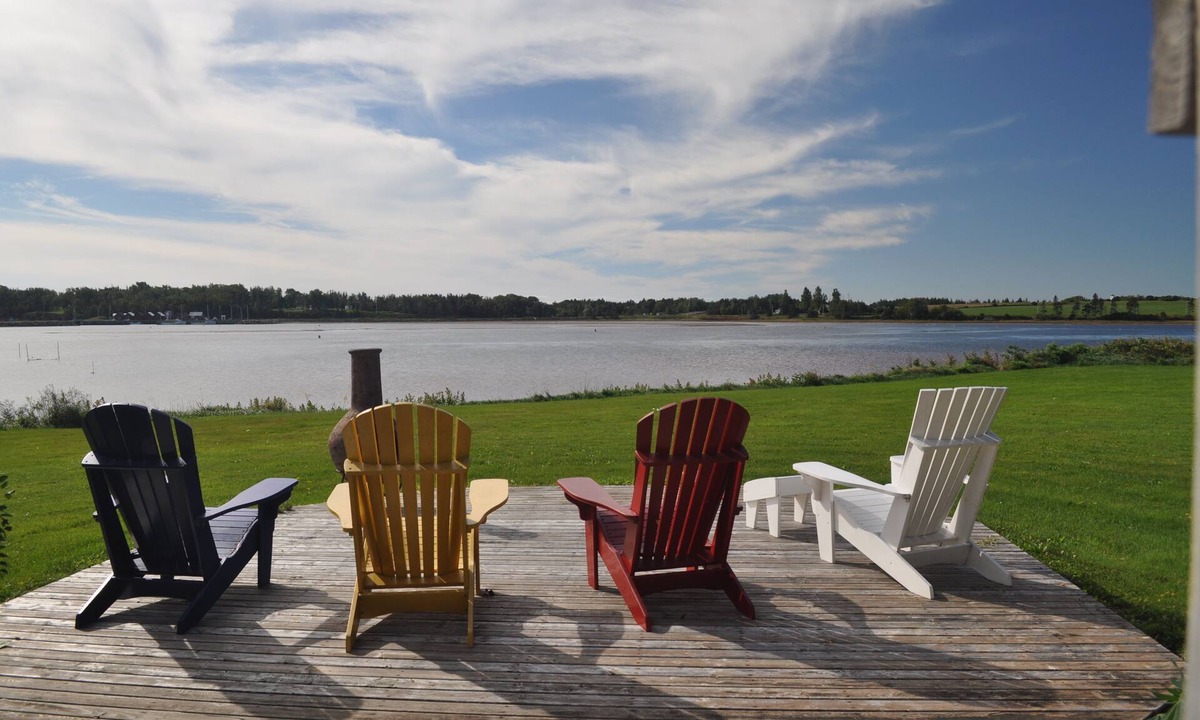 Bay Fortune Cottage | Executive style family cottage on the water