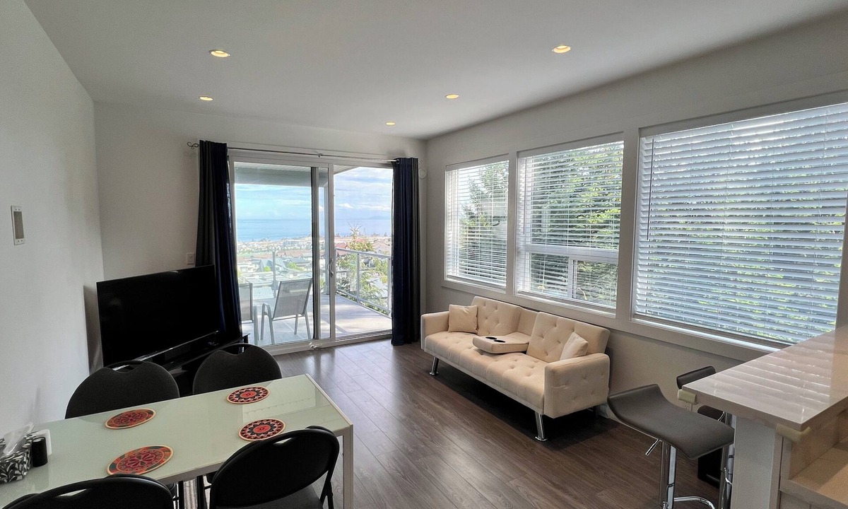 Colwood House | Executive Suite with Ocean View
